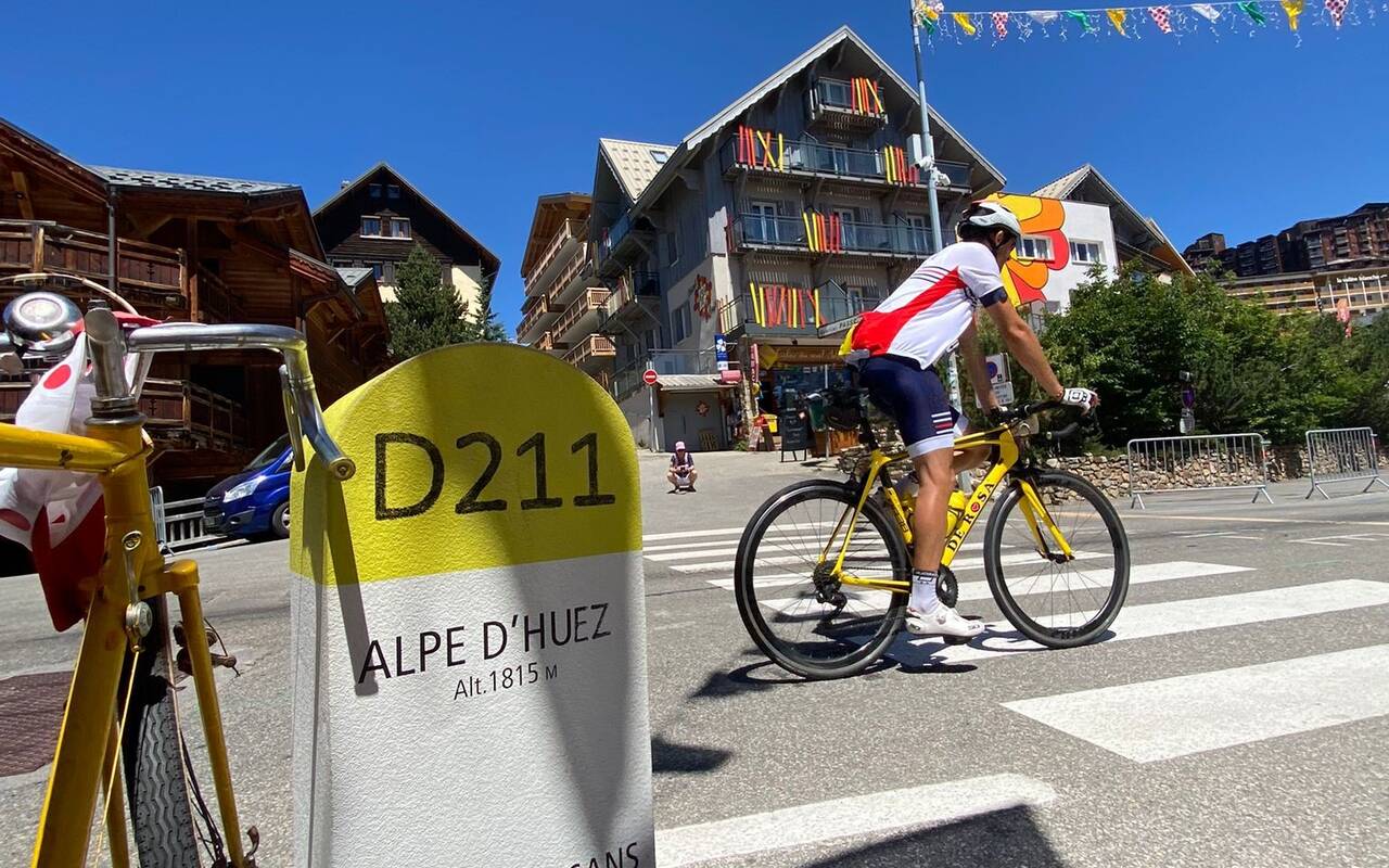 T-shirt L'Alpe D'Huez - Cadeau Cycliste - Unisexe Coton - Personnalisable